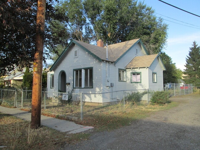 Building Photo - 715 Owens St Rental