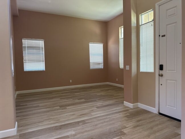 3 Bedroom 2.5 Bath Home in Moreno Valley CA With Massive Backyard and Bonus Studio / Room in Gara...