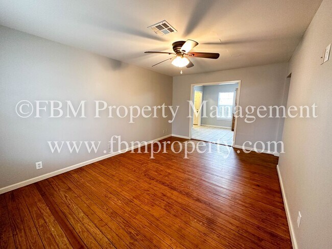 Photo - 111 Oaklawn Dr