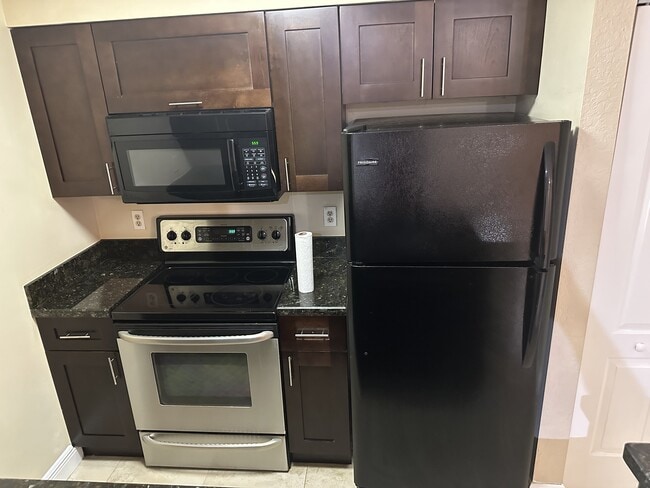 Photo - 2811 N Oakland Forest Dr Unit 209