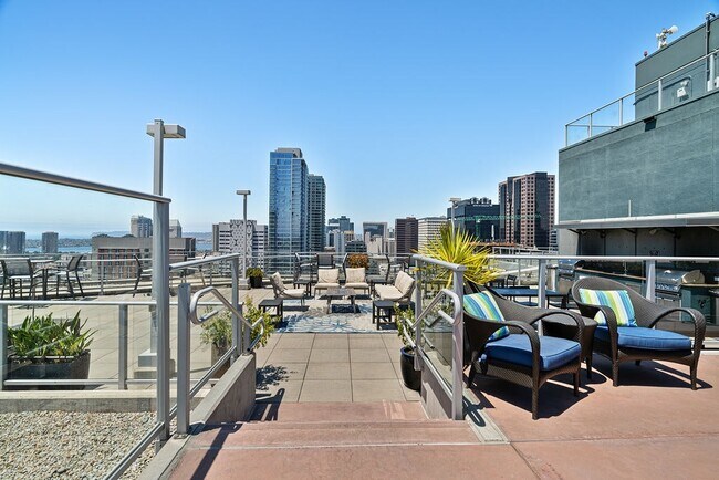 Photo - 1080 Park Blvd Unidad 409