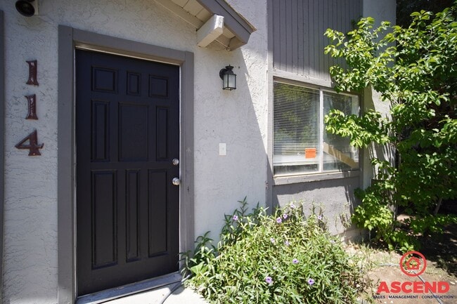 Building Photo - 114 Hughes Ave Unit B