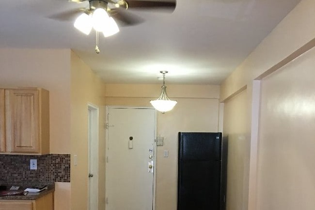 Building Photo - 2615 John F. Kennedy Blvd Unit 304