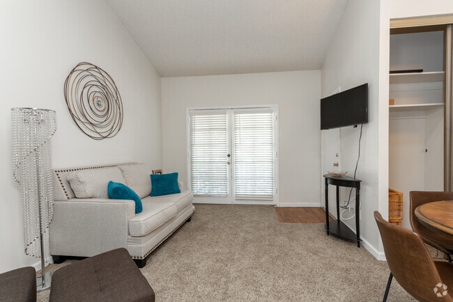 1BR, 1BA - 525 SF - The Lakes Apartments