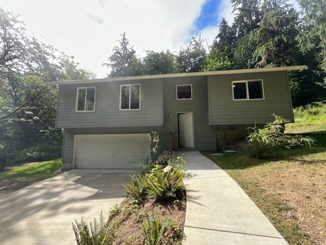 Charming 2-Bedroom Home with Garage Near P... - Charming 2-Bedroom Home with Garage Near P...