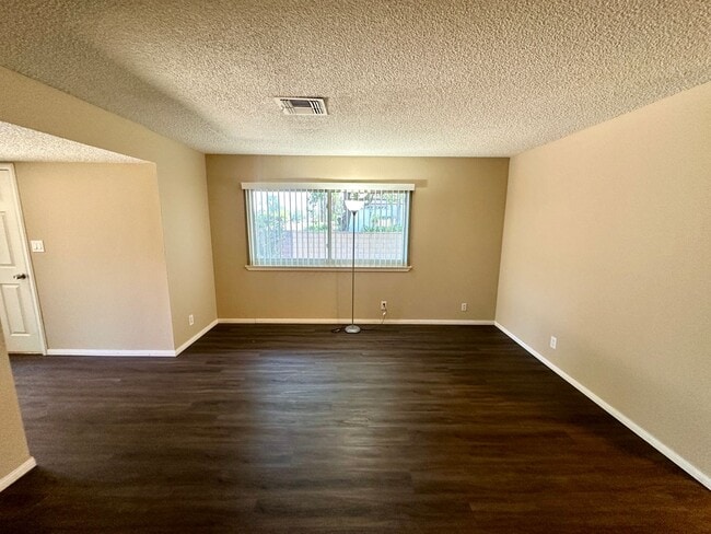 Photo - 6114 Meadowgrass Ln