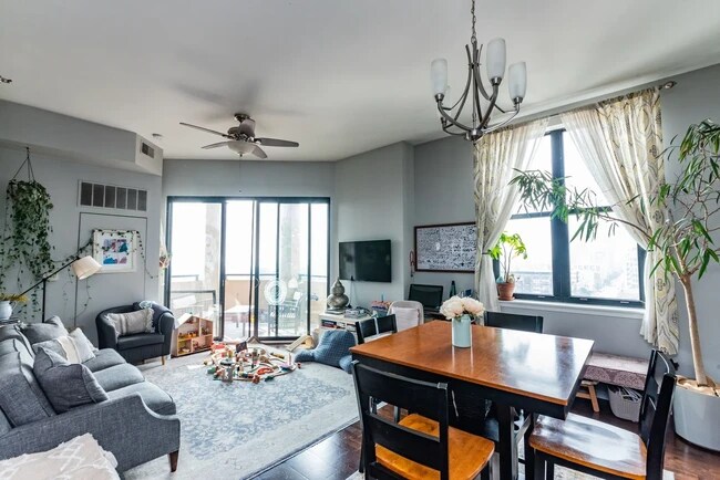 Photo - 1464 S Michigan Ave Unidad #  01004 Rental