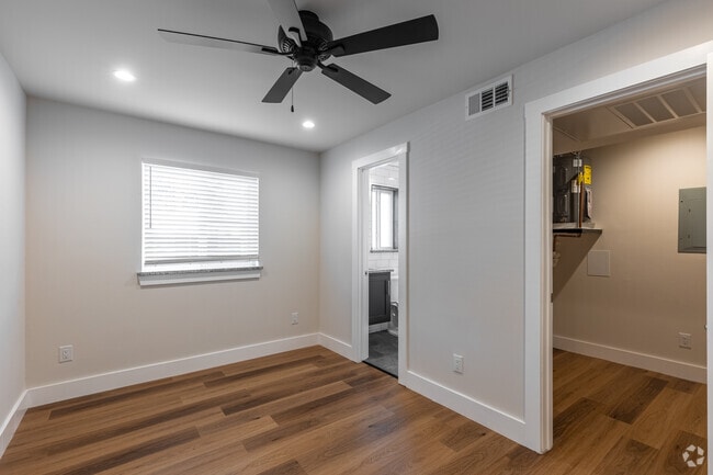 1BR, 1BA - 450SF - Bedroom & Walk-in Closet