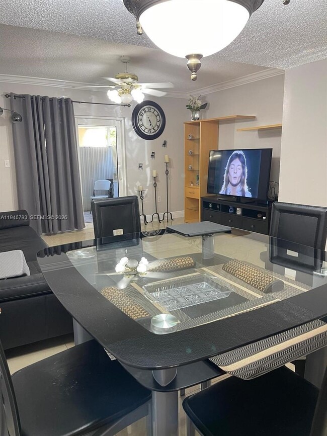 Photo - 527 W 68th St