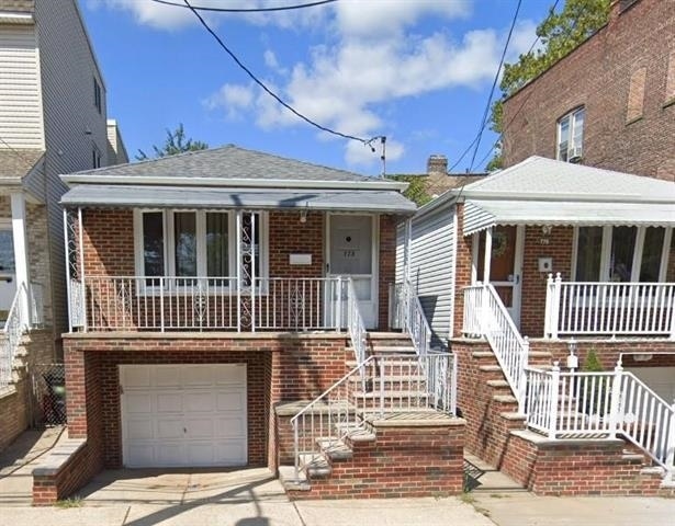 Photo - 773 Ave E House