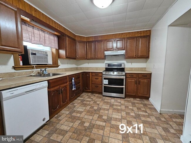 Photo - 112 W Franklin St