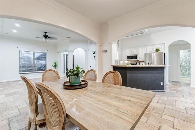 Photo - 402 Avenue H