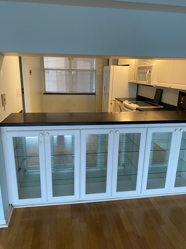 Kitchen pass through to Dining - 6551 Shoreline Dr Unidad 6104