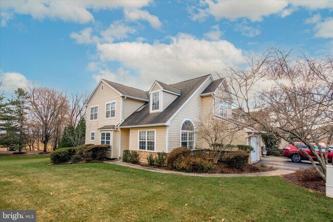 Photo - 174 Canterbury Ln Townhome