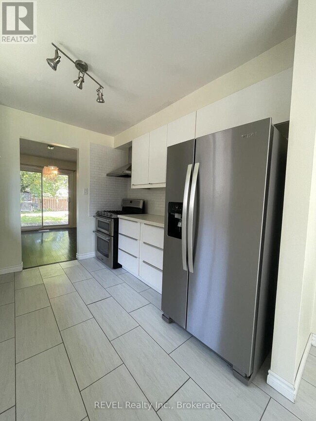 Photo - 24 Rembrandt Dr