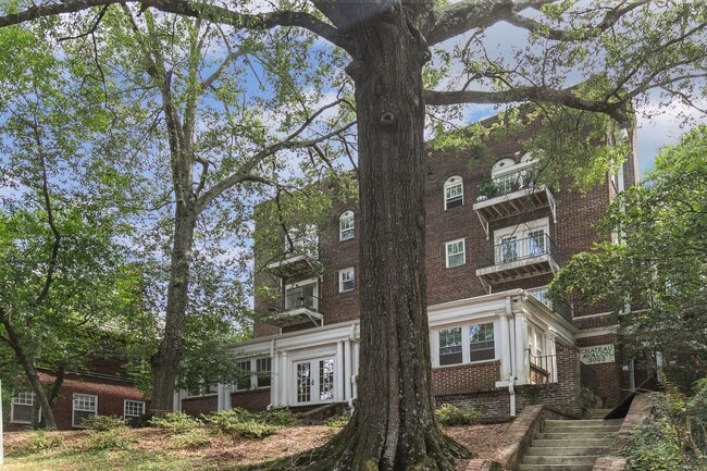 Photo - Chateau Avalon