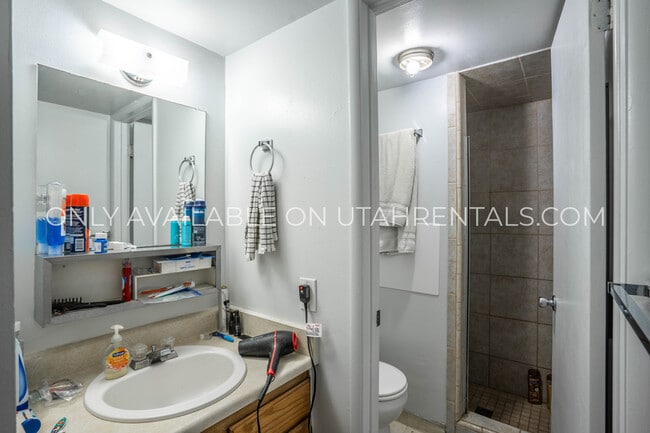 Photo - 1080 E 450 N