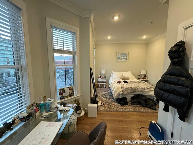 Photo - 464 Sumner St Unit 2