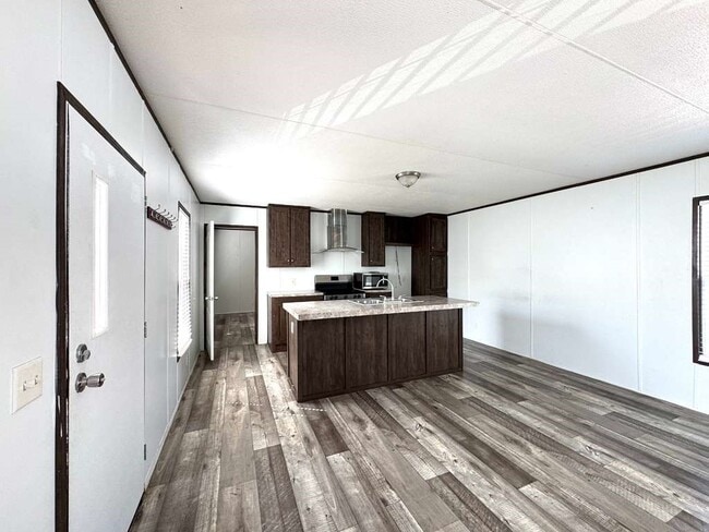 Building Photo - 16206 Wood Dr