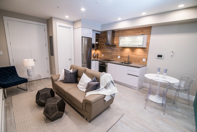 Living Room - Kitchen 03
