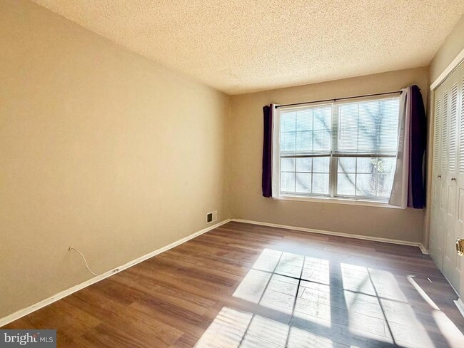 Photo - 82 Versailles Ct