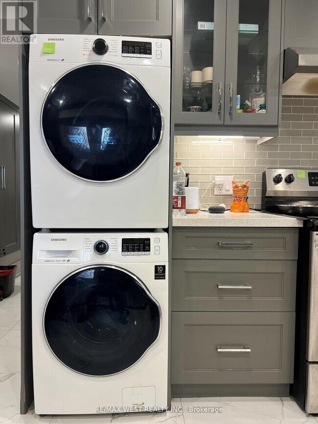 Photo - 1495 King St W