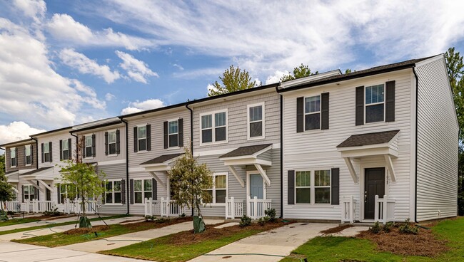 3BD/2.5BTH townhome located in the Village... - 3BD/2.5BTH townhome located in the Village...