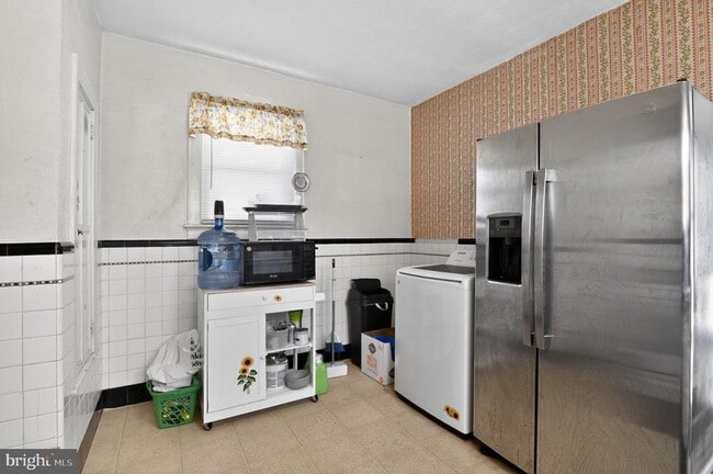 Photo - 2041 W Main St