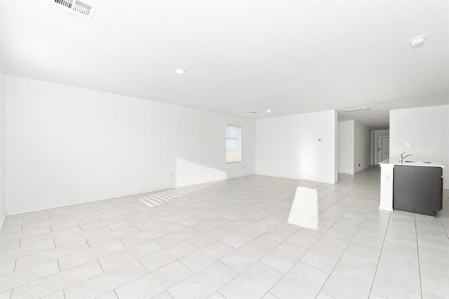 Photo - 2208 Bleecker St