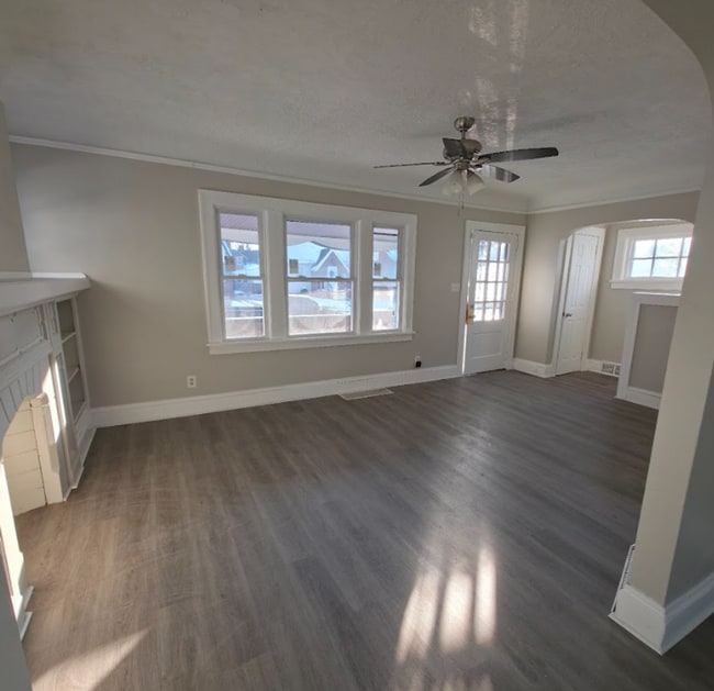 Photo - Single Family Home 3 beds 2 bath Available Now!