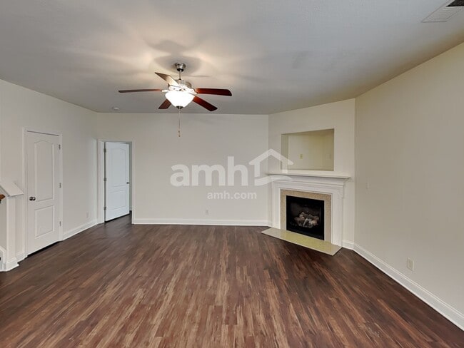 Photo - 1684 Woods Ln