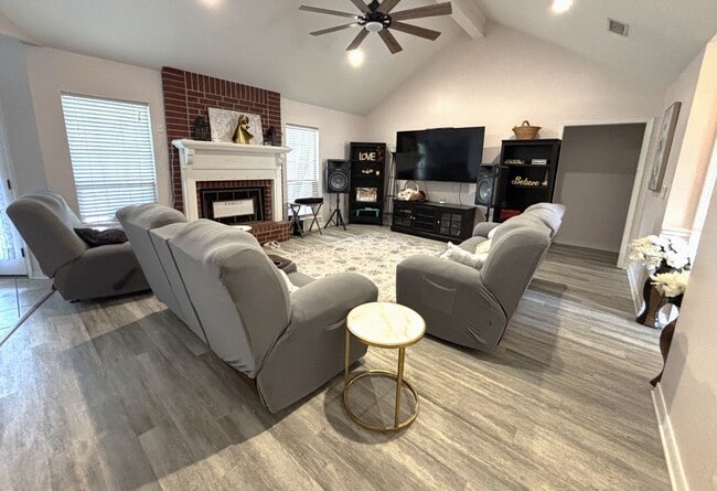 Photo - 4 BEDROOM ONLY 7 MILES FROM BARKSDALE AIR FORCE BASE