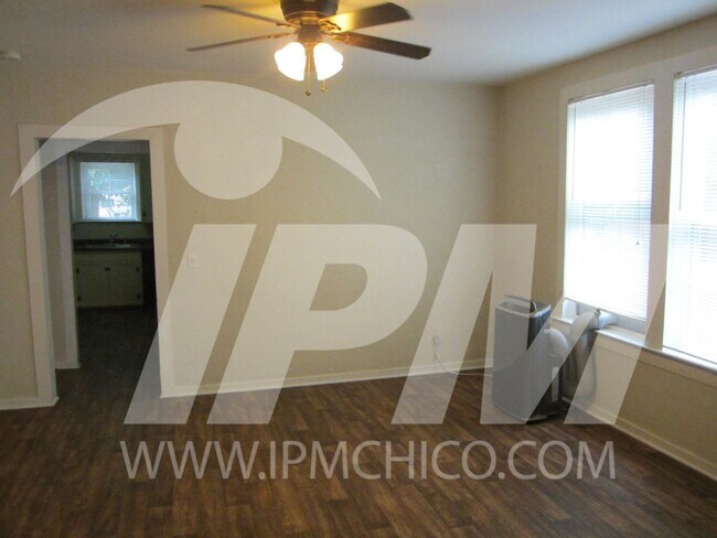 Photo - Classic 3 bedroom 2 bathroom home!