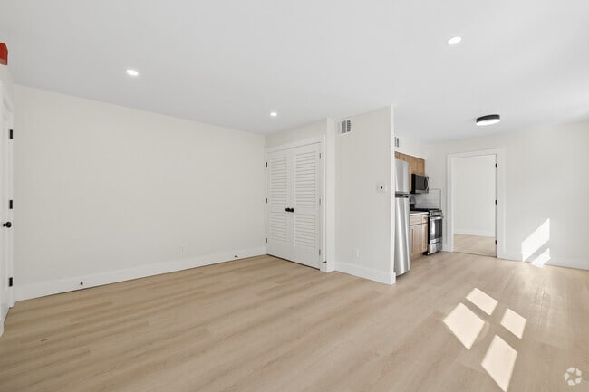1BR, 1BA - 650SF - Living Room