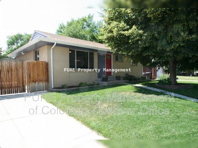 Building Photo - 2255 S Clermont St