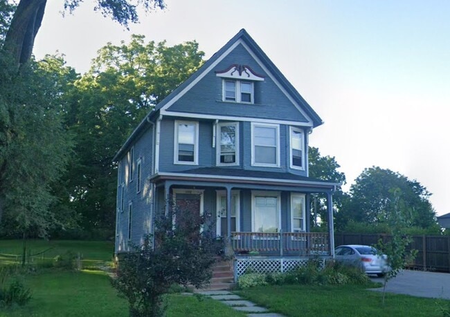 Building Photo - 3388 E Washington Ave Unit #2