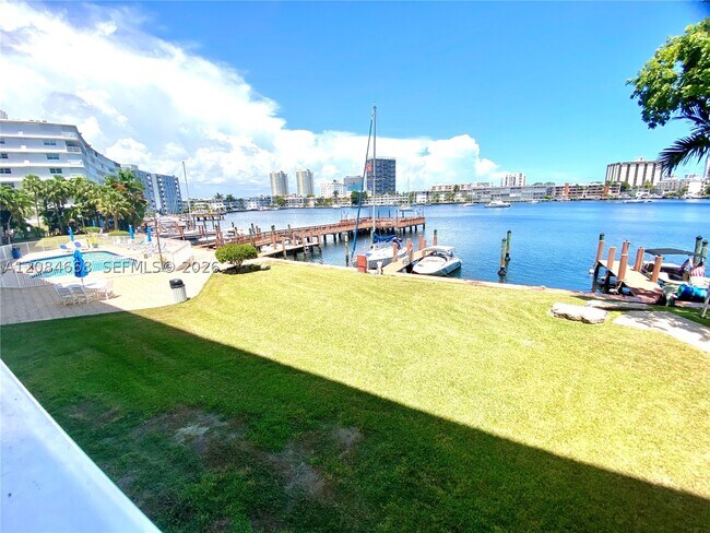 400 Golden Isles Dr Unidad 9