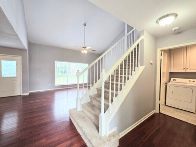 Photo - 5823 Timber Star