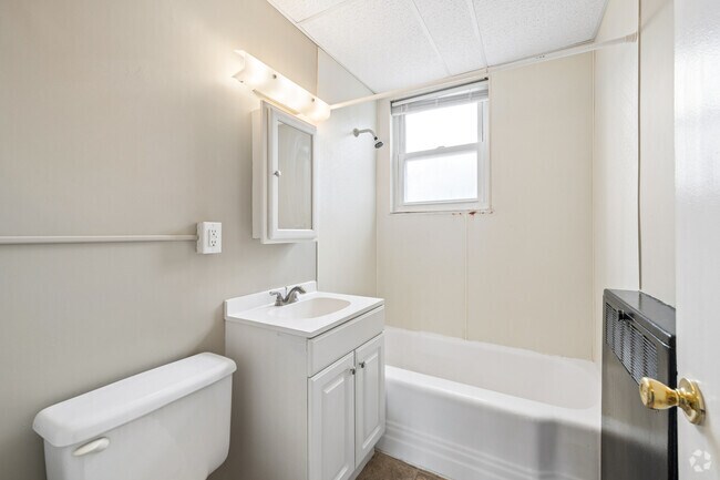 1BR, 1BA - 600SF - Bathroom