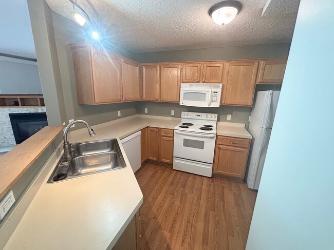 Photo - 7049 Lockslie Way