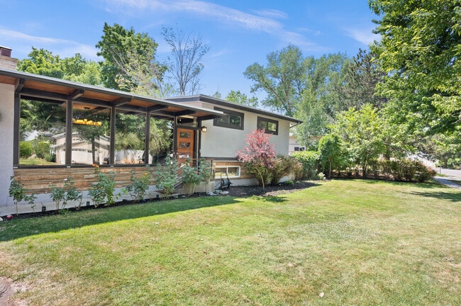 Building Photo - 1542 Fieldcrest Ln