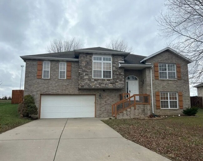 Photo - Nixa - Beautiful split-level w/ 4 bedrooms... Casa