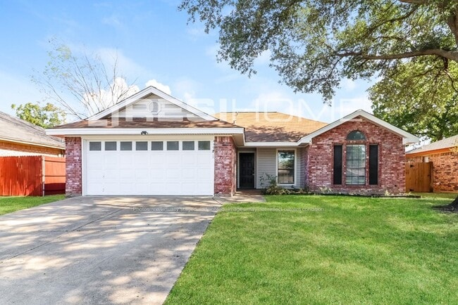 Building Photo - 4404 Lakeview Dr