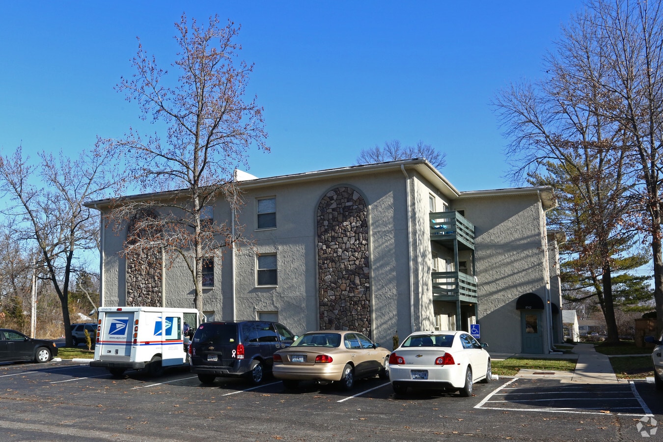 Pine Meadow Garden Apartments - Pine Meadow Garden Apartments