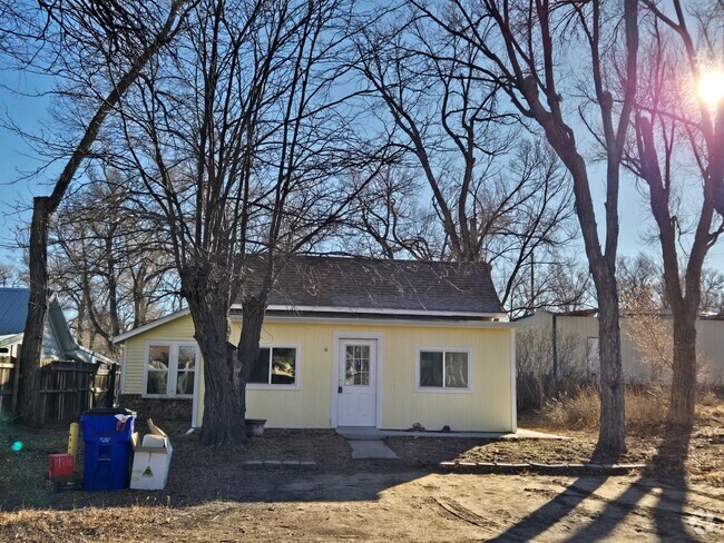 Building Photo - 2 bedroom Home