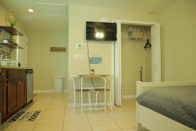 Photo - 807 Adams St