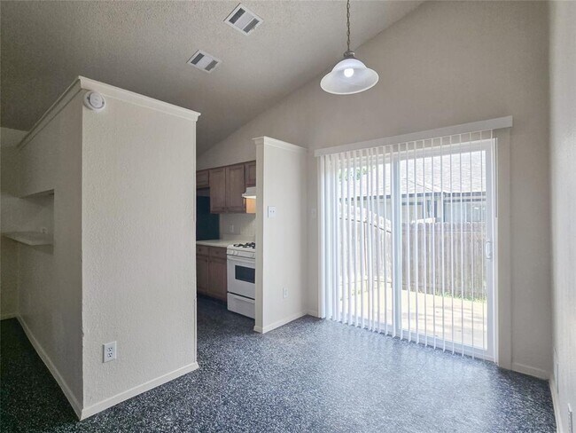 Photo - 626 Greenlawn Blvd