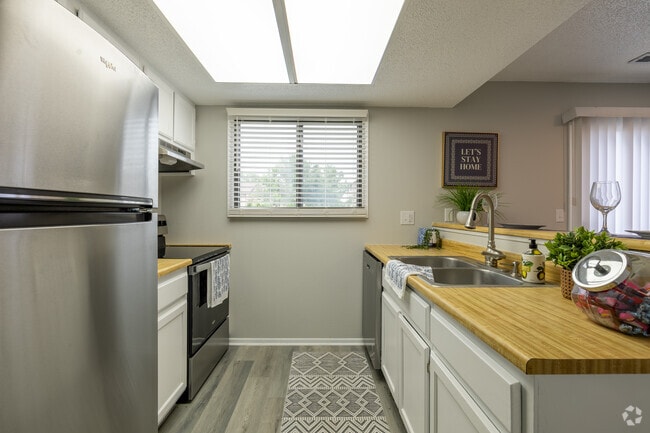 2HAB, 2BA - 1,245 ft² - Cocina - The Hill