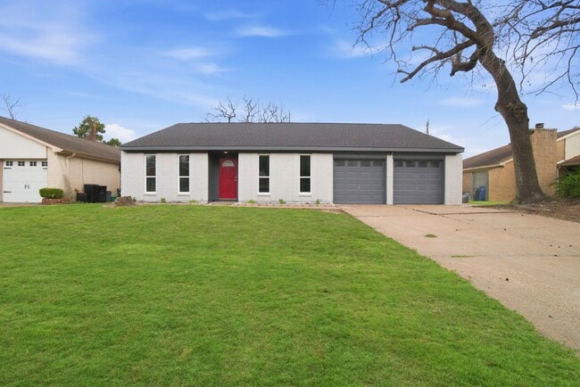 Building Photo - 12819 Fern Forest Dr