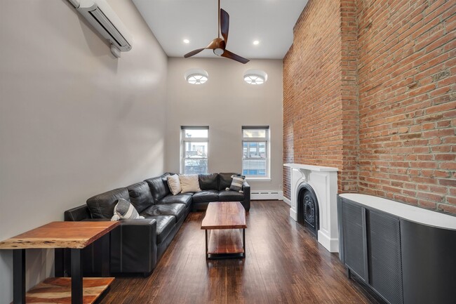 Building Photo - 214 9th St Unit 4A Rental